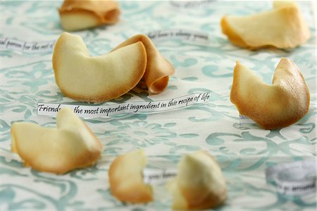 simsearch:659-06151276,k - Fortune cookies with messages Stock Photo - Premium Royalty-Free, Code: 659-06184660