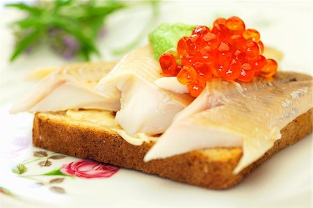 Toast with trout fillet and caviar Stock Photo - Premium Royalty-Free, Code: 659-06184905