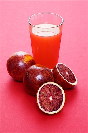 simsearch:659-06495307,k - Squeezer on sliced blood orange and glass of juice Stock Photo - Premium Royalty-Free, Code: 659-06185069