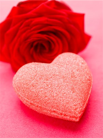 simsearch:659-06151276,k - Sugar heart and red rose Stock Photo - Premium Royalty-Free, Code: 659-06185285