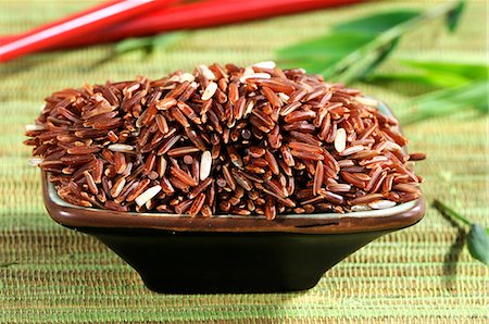 simsearch:659-06306291,k - Whole grain red rice in dish Stock Photo - Premium Royalty-Free, Code: 659-06185306