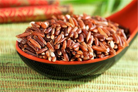 simsearch:659-06306291,k - Whole grain red rice on Asian spoon Stock Photo - Premium Royalty-Free, Code: 659-06185307