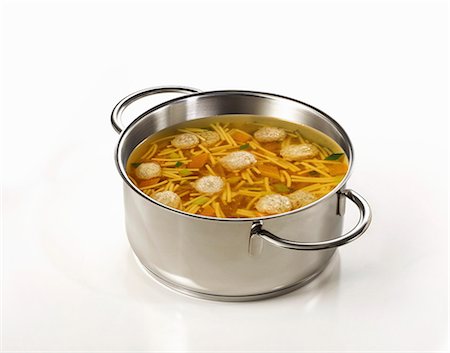 Clear broth with noodles and dumplings in pan Stock Photo - Premium Royalty-Free, Code: 659-06185417