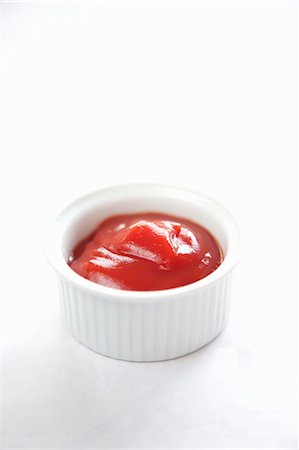 Ketchup in ramekin Stock Photo - Premium Royalty-Free, Code: 659-06185435