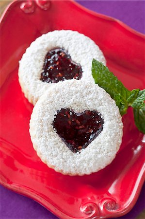 Jam Filled Heart Cookie Stock Photo - Premium Royalty-Free, Code: 659-06185886