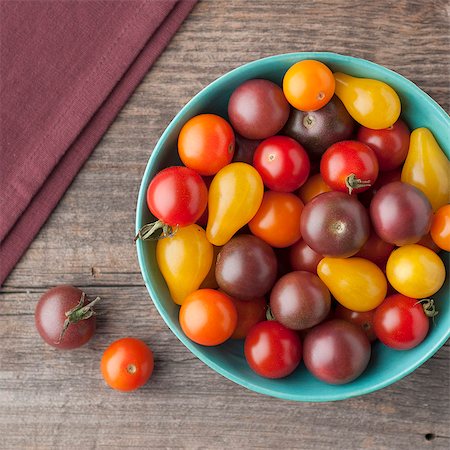 simsearch:659-08147216,k - Maine Grown Tomatoes in a Bowl; Black Cherry, Sun Golds, Yellow Pear and Cherry; From Above Stock Photo - Premium Royalty-Free, Code: 659-06185913