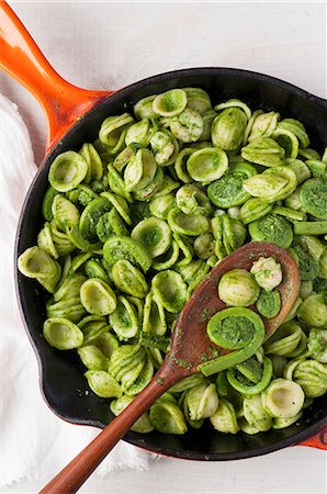 Spinach Mint Pesto on Orecchiette with Maine Shrimp and Fiddleheads Stock Photo - Premium Royalty-Free, Code: 659-06185936