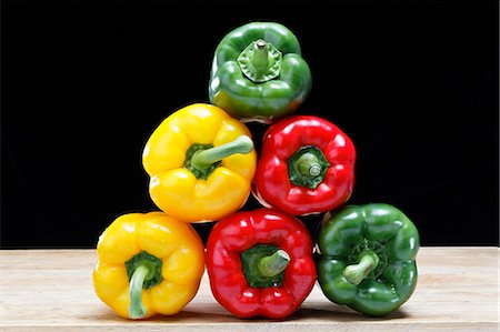 simsearch:659-07029044,k - A pyramid of peppers Stock Photo - Premium Royalty-Free, Code: 659-06185980