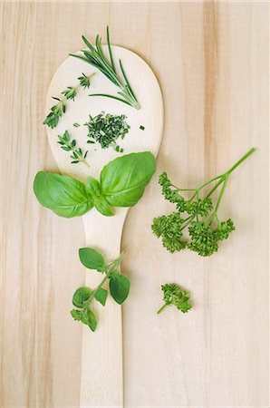 Rosemary, thyme, basil, oregano and parsley on a spoon Stock Photo - Premium Royalty-Free, Code: 659-06186033