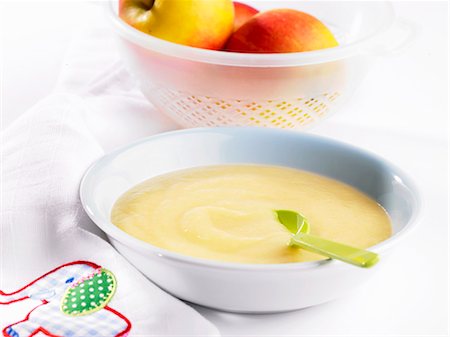 pureed - Baby food: apple purée Stock Photo - Premium Royalty-Free, Code: 659-06186100