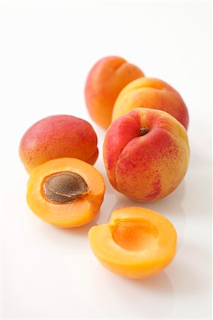 Apricots, whole and halved Stock Photo - Premium Royalty-Free, Code: 659-06186245