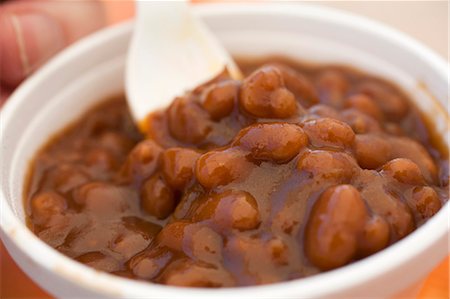 Bowl of Barbecue Baked Beans Stock Photo - Premium Royalty-Free, Code: 659-06186511