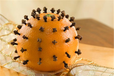 An orange pierced with cloves Stock Photo - Premium Royalty-Free, Code: 659-06186706