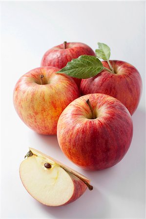simsearch:659-07610418,k - An apple wedge and whole apples Stock Photo - Premium Royalty-Free, Code: 659-06186832