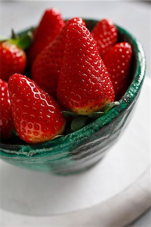 simsearch:659-06186270,k - Fresh strawberries in a bowl Stock Photo - Premium Royalty-Free, Code: 659-06186916
