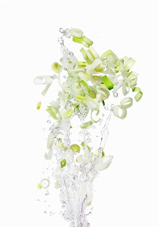 simsearch:659-06154334,k - Leeks which have been sliced into rings with a water splash Stock Photo - Premium Royalty-Free, Code: 659-06187119