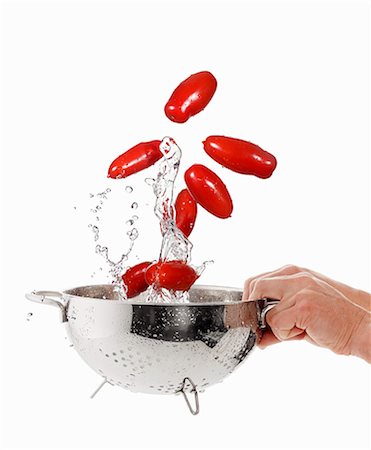 simsearch:659-06154334,k - Washing plum tomatoes in a colander Stock Photo - Premium Royalty-Free, Code: 659-06187134