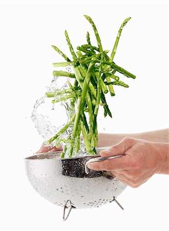 simsearch:659-06154334,k - Washing green asparagus in a colander Stock Photo - Premium Royalty-Free, Code: 659-06187139
