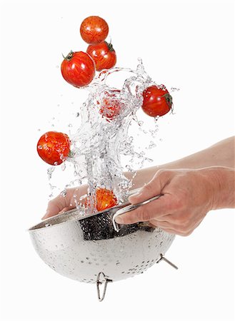 simsearch:659-06154334,k - Washing tiger tomatoes in a colander Stock Photo - Premium Royalty-Free, Code: 659-06187149