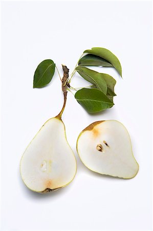 pear - A halved pear with leaves Stock Photo - Premium Royalty-Free, Code: 659-06187274