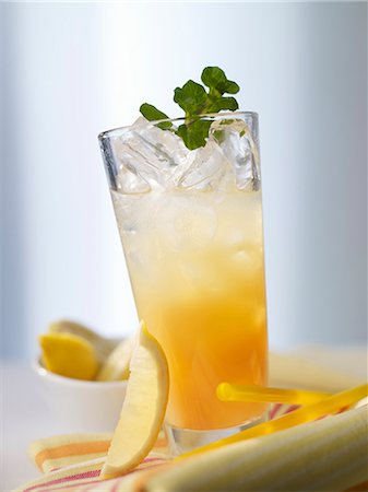 Andalusia cooler with bitter lemon and sherry Stock Photo - Premium Royalty-Free, Code: 659-06187712