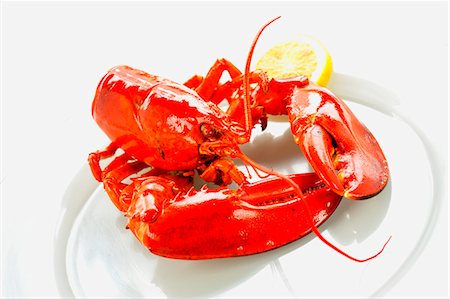 Boiled lobster with a slice of lemon Foto de stock - Sin royalties Premium, Código: 659-06187845