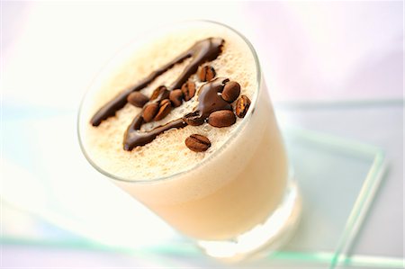 Ultimate Mudslide with chocolate Foto de stock - Sin royalties Premium, Código: 659-06187840