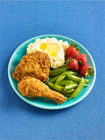 Fried Chicken with Mashed Potatoes, Strawberries and Snap Peas Stock Photo - Premium Royalty-Free, Code: 659-06188212