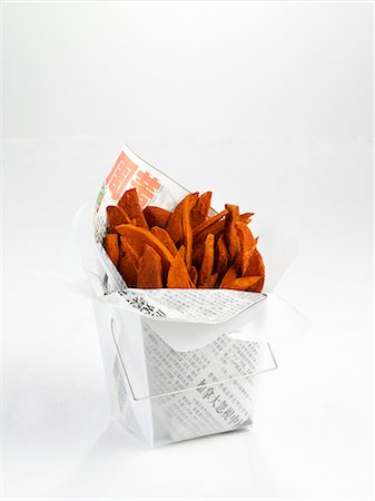 Chips in a take-away box Stock Photo - Premium Royalty-Free, Code: 659-06188373