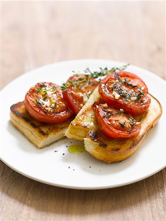 Toast topped with tomatoes and thyme Stock Photo - Premium Royalty-Free, Code: 659-06188392