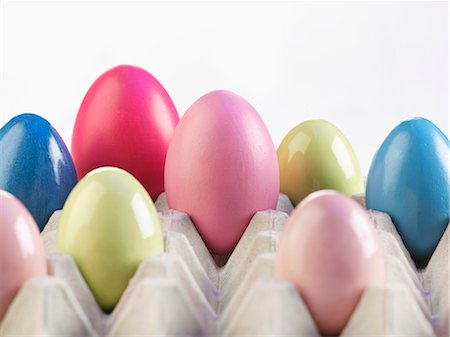 Coloured eggs in an egg box Foto de stock - Sin royalties Premium, Código: 659-06188596