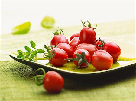 A plate of fresh tomatoes Stock Photo - Premium Royalty-Free, Code: 659-06188602