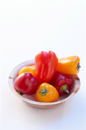 simsearch:659-07029044,k - Peppers in a paper bowl Stock Photo - Premium Royalty-Free, Code: 659-06183840