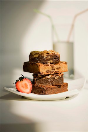 simsearch:659-06373404,k - A pile of brownies Stock Photo - Premium Royalty-Free, Code: 659-06183896