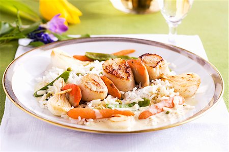 shellfish - A scallop kebab with rice and carrots Stock Photo - Premium Royalty-Free, Code: 659-06183972