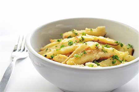 parsley - Roasted Garlic and Horseradish Parsnips with Parsley in a Bowl Stock Photo - Premium Royalty-Free, Code: 659-06306263