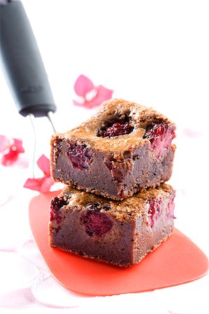 simsearch:659-06373404,k - Brownies with raspberries Stock Photo - Premium Royalty-Free, Code: 659-06306646