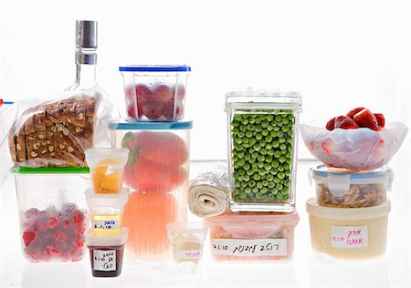 Aliments stockés dans un réfrigérateur Photographie de stock - Premium Libres de Droits, Code: 659-06306652