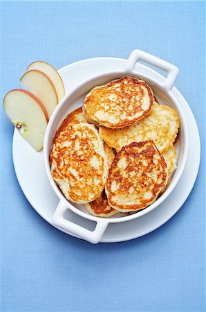 simsearch:659-01850806,k - Sweet apple pancakes from Russia Stock Photo - Premium Royalty-Free, Code: 659-06307020