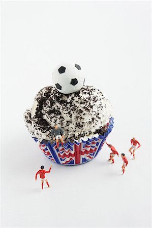 simsearch:659-02213122,k - A cupcake with cream and football decoration (Great Britain) Stock Photo - Premium Royalty-Free, Code: 659-06307162