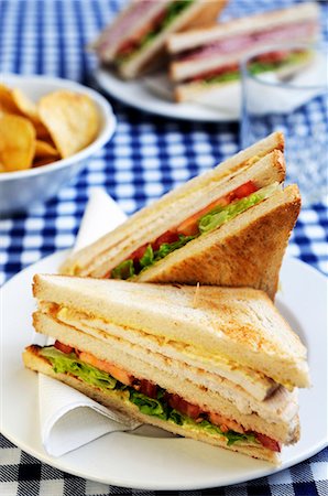 food and fast food - A club sandwich (chicken, lettuce, tomatoes and mayonnaise) Stock Photo - Premium Royalty-Free, Code: 659-06307702