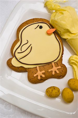 easter cookie - An iced Easter chick biscuit Foto de stock - Sin royalties Premium, Código: 659-06372477
