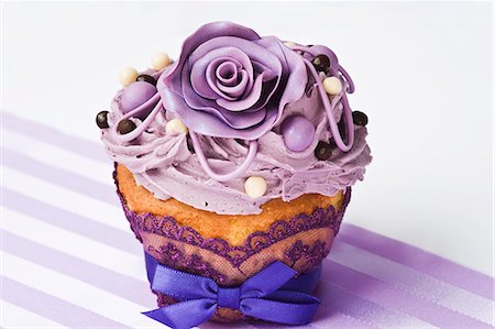 rococo - A cupcake decorated with purple sugar roses Stock Photo - Premium Royalty-Free, Code: 659-06372486