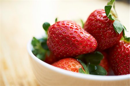 simsearch:659-06186270,k - Fresh strawberries in a bowl Stock Photo - Premium Royalty-Free, Code: 659-06372866