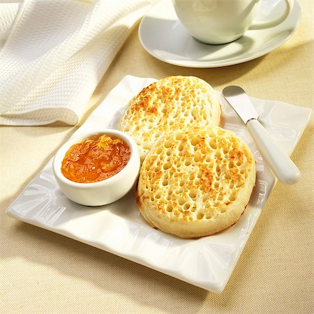 Toasted Crumpets with Orange Marmalade Stock Photo - Premium Royalty-Free, Code: 659-06372927