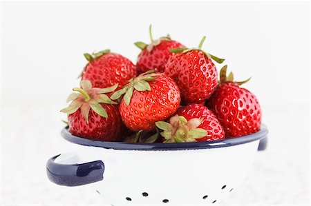 simsearch:659-06186270,k - Fresh strawberries in an enamel colander Stock Photo - Premium Royalty-Free, Code: 659-06372971