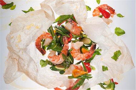 shrimp - Prawns with vegetables in parchment paper Stock Photo - Premium Royalty-Free, Code: 659-06373188