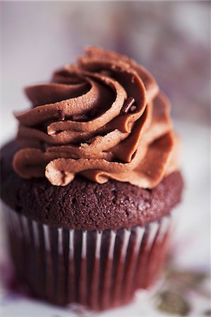 Chocolate cupcakes Foto de stock - Sin royalties Premium, Código: 659-06373269