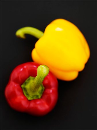 simsearch:659-07029044,k - Red and yellow peppers Stock Photo - Premium Royalty-Free, Code: 659-06373373