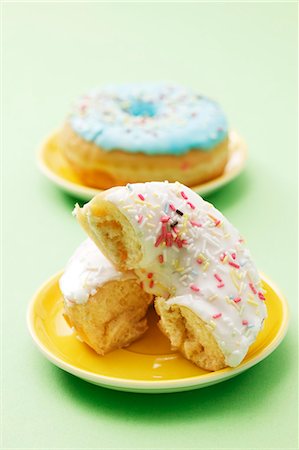 simsearch:659-06373404,k - An iced doughnut with sugar sprinkles Stock Photo - Premium Royalty-Free, Code: 659-06373535